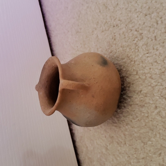 Little Terracotta Pot with Handles - Picture 2 of 10